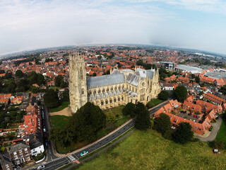 Naklejka premium Aerial shot of a cathedral/abbey