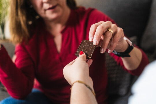 Quick remedy for hypoglycemia with chocolate