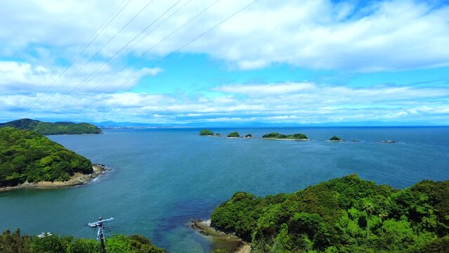 三重県イルカ島（日向島）から見える鳥羽湾の島並み風景  伊勢志摩の透き通った海   4K 