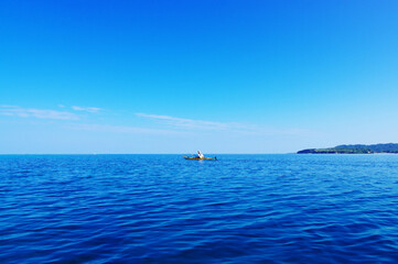 沖縄県西表島　シーカヤックと海と空