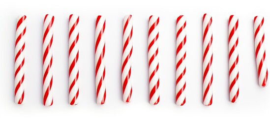 Obraz premium A white background with red and white striped candy canes providing lots of copy space for any design or message you want to add