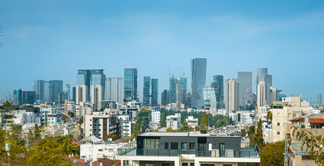 Fototapeta premium view of a city skyline with a jet plane flying above it