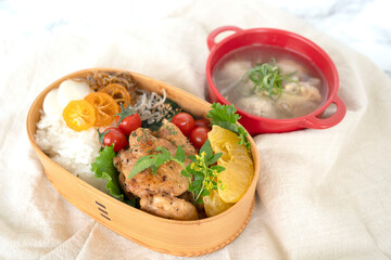 曲げわっぱのおいしい手作りのおべんとう