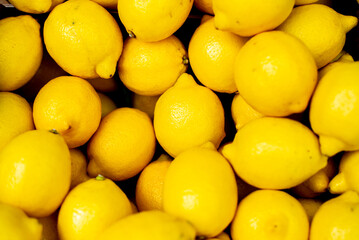 a bunch of lemons that are next to each other