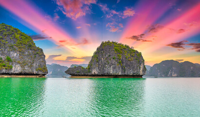 Beautiful landscape Lan Ha bay view from the Cat Ba Island. Lan Ha bay is the UNESCO World Heritage Site, it is a beautiful natural wonder in northern Vietnam © huythoai