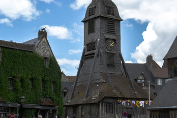 Escale normande, promenade dans le village de Honfleur, en passant par le port de honfleur et le jardin des personnalités.