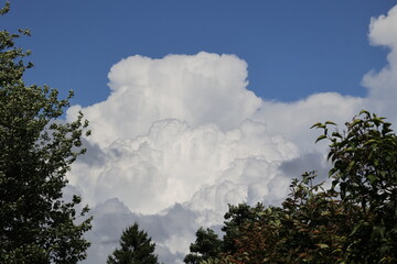Obraz premium Belle scène de nuages blancs en étage