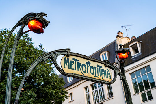 Access sign on the Paris metro on boulevard de Clichy to Pigalle station.