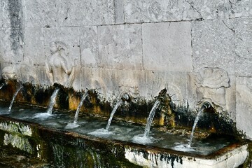 Fontana di acqua naturale e sorgiva nello stesso luogo.
fuori del paese di San Lupo (Benevento)