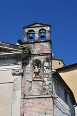 Campanile antico della chiesa centrale del paese di Morcone (Benevento).
