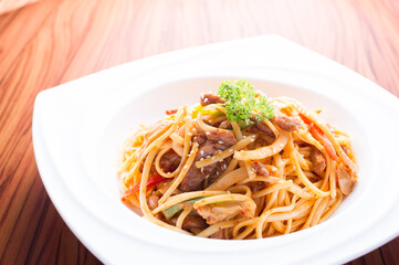 spaghetti with sauce The best healthy dishes are pasta, fish, boiled vegetables with fresh seafood, boiled eggs with tomatoes, and fried fish.