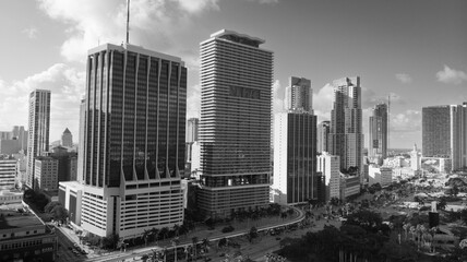 Miami Downtown. Serie fotográfica del centro de Miami, sus edificios, formas y la armonía que genera en su unión con el mar.