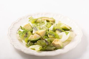 アボカドとキウイのグリーンサラダ