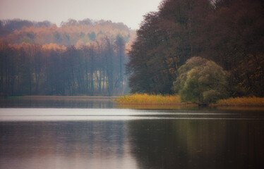 Jesień nad jeziorem