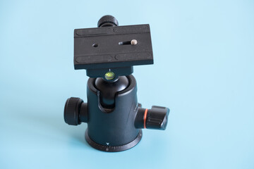 tripod head with interchangeable platform for mounting a professional camera