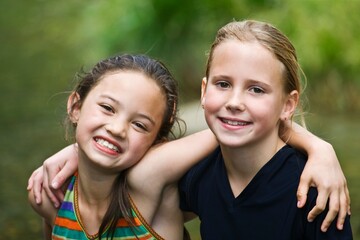 Obraz premium Portrait Of Two Girls Hugging