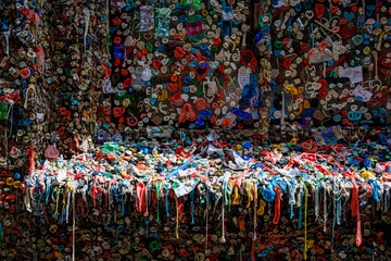 Fototapeta premium Sun pours onto the Seattle Bubble gum wall