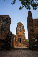 Fototapeta premium Historic ruins of Wat Maha That temple in Ayutthaya, Thailand.