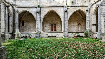 VILLENEUVE-LES-AVIGNON (Gard)