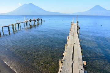 朝のアティトラン湖