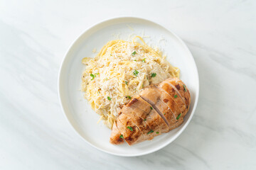 spaghetti white creamy sauce with grilled chicken
