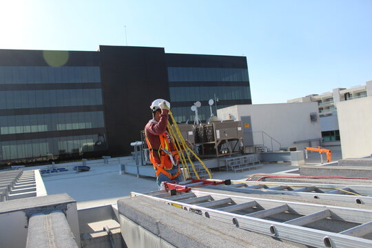 trabajador en azotea