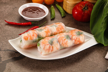 Vietnamese spring roll with prawn