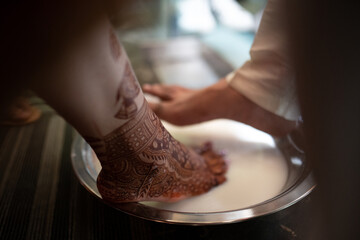 Cinematic Shot of Henna or Mehndi on Bride's leg | Henna Desing on feet, Indian Wedding Rituals