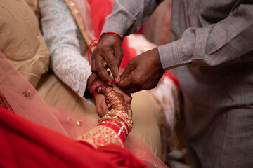 Indian Bride and Groom tying a sacred thread in hand ritual | Hindu Wedding Concept, Bride and...