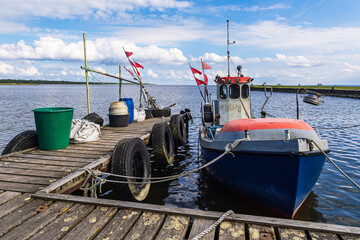 Fischerboot im Hafen von Kamminke auf der Insel Usedom