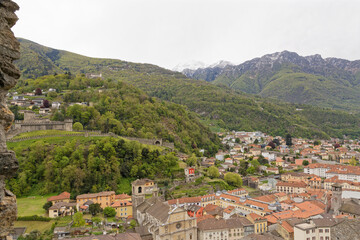 Vue sur Bellinzona et les montagnes