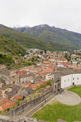 Vue sur Bellinzona et les montagnes