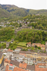 Vue sur Bellinzona et les montagnes