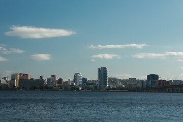 Fototapeta premium A large body of water with a city in the background