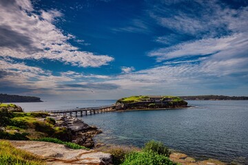 Obraz premium Scenic view of a bridge leading to a green island. Sydney, Australia