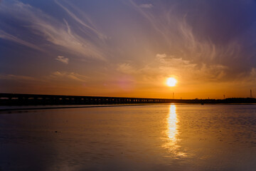夕焼け空と水田と高架橋