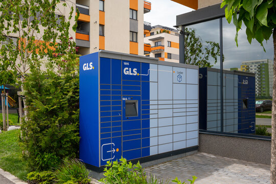 Gls delivery logo on stationary delivery box in Romania