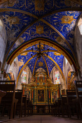 Obraz premium Autel de l’Eglise Saint-Corneille dans le village médiéval de Puycelsi