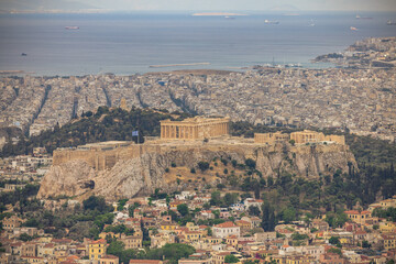 Obraz premium Athens, Greece, May 5th 2024: Panoramic view of the city of Athens from Lycabettuds hill, Greece