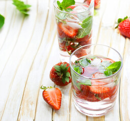 refreshing summer lemonade with strawberries and mint
