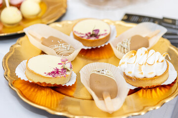 sweet dessert, ice, ice lolly,  restaurant, close-up photo, blurry background, catering, hotel, hotel food and kitchen
