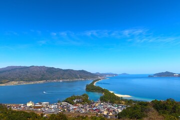 Fototapeta premium 天橋立と町並み