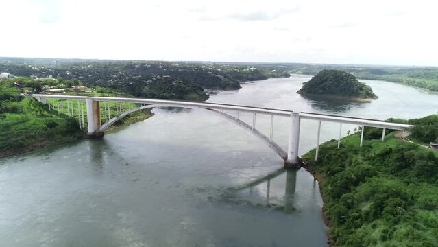 Videos feitos com drone da fronteira do Brasil com o Paraguai, as imagens mostram a Ponte da Amizade e A ciudad del este ou CIDADE DE LESTE e tamb&eacute;m a aduana da receita federal