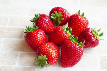 真っ赤で艶々で新鮮な苺