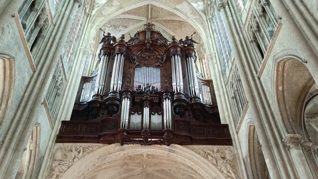 orgue de la basilique de la ville de Saint-Quentin (France)
