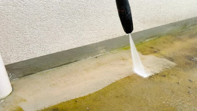 Outdoor floor cleaning with a high pressure washer