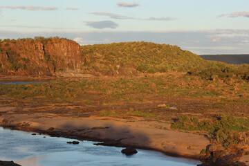 Afrikanischer Busch - Krügerpark - Olifants River / African Bush - Kruger Park - Olifants River /