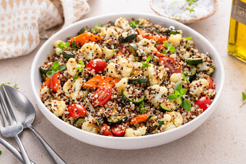 Quinoa and roasted vegetables salad bowl