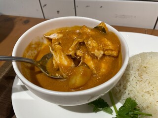 ココナッツチキンカレー（カリーアヤム）