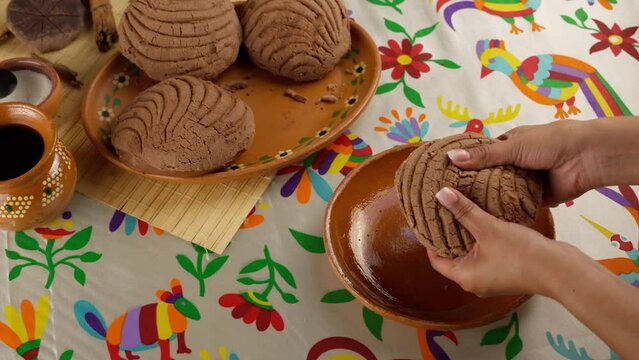 split in half a mexican concha with your hands